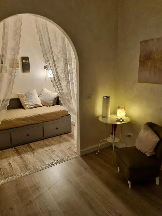 Apartment Close To The Coloseum, 2 Minutes Walk From Metro A